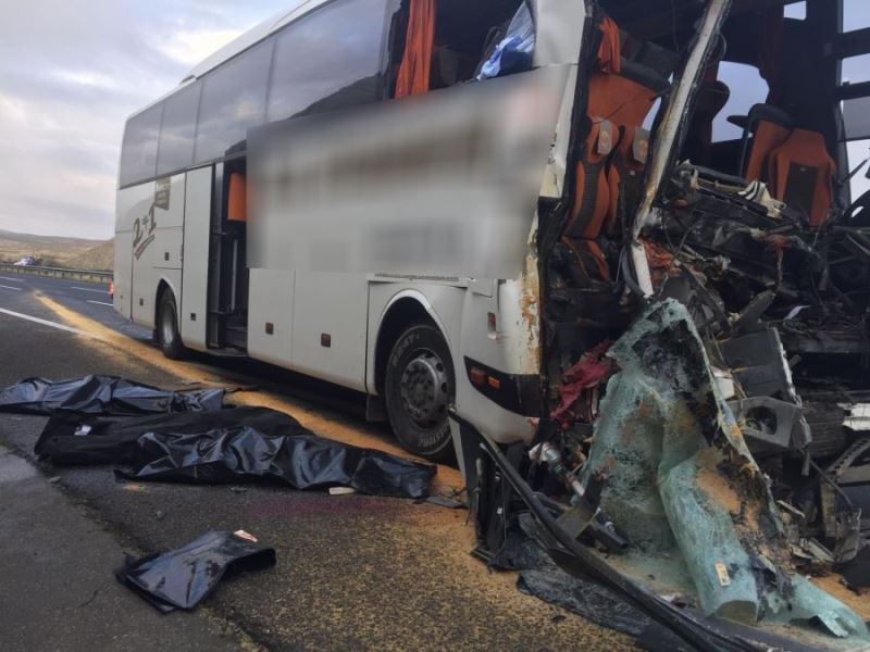 Urfa-Birecik Yolunda Korkunç Kaza; 3 Ölü, 35 Yaralı