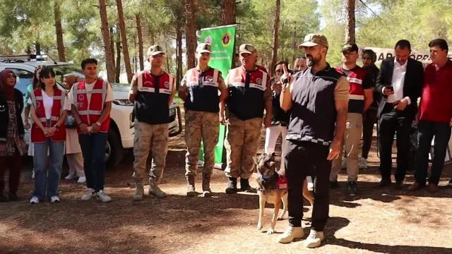 Jandarma, 4 Ekim Dünya Hayvanları Koruma Günü’nde öğrencilere hayvan sevgisini anlattı