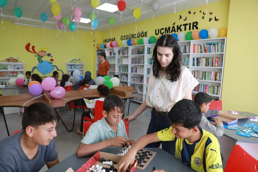 Harran Belediyesi İki Okula Yeni Kütüphane Kazandırdı
