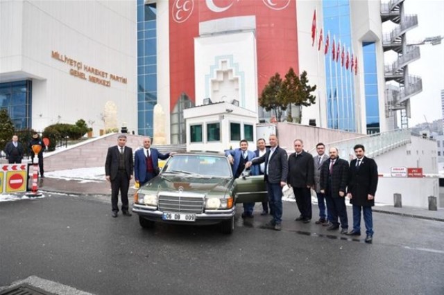 MHP lideri Bahçeli bir arabasını Harran Belediye Başkanı`na hediye etti