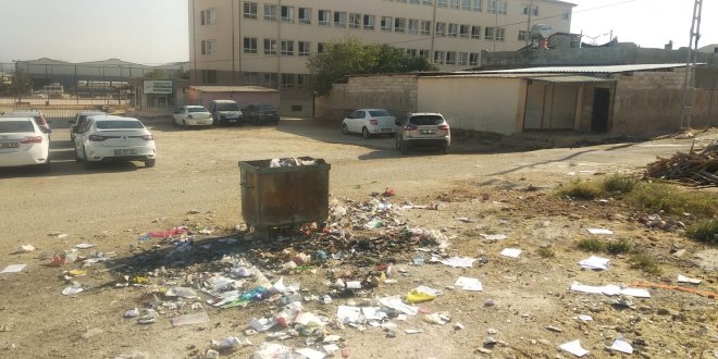 Burası Urfa’da bir okul önü!