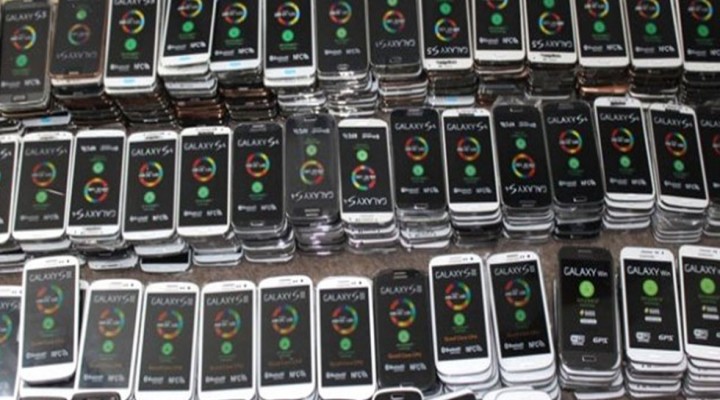 Akçakale`de 26 kaçak telefon ele geçirildi!
