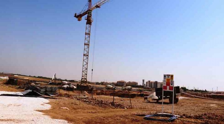 Akçakale Belediyesi Açıkladı TOKİ Evlerinin Temeli Atıldı