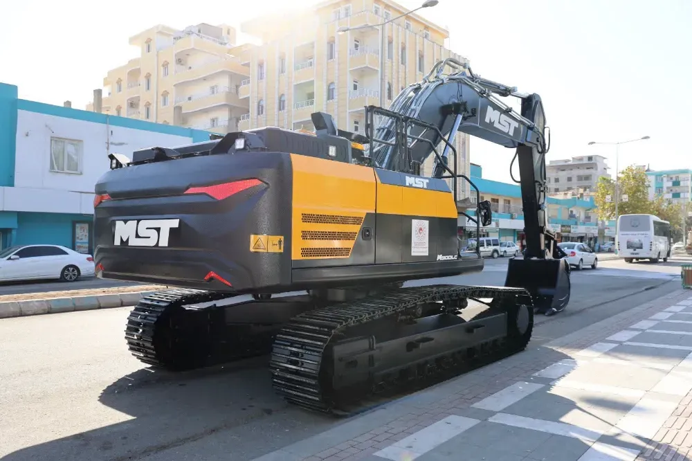 Akçakale Belediyesi Araç Filosunu Güçlendirmeye Devam Ediyor 