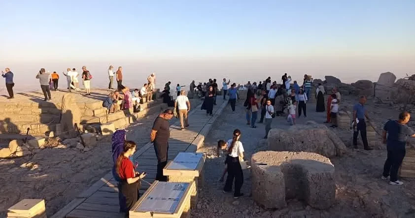 Nemrut Dağı’nda Ziyaretçi Yoğunluğu
