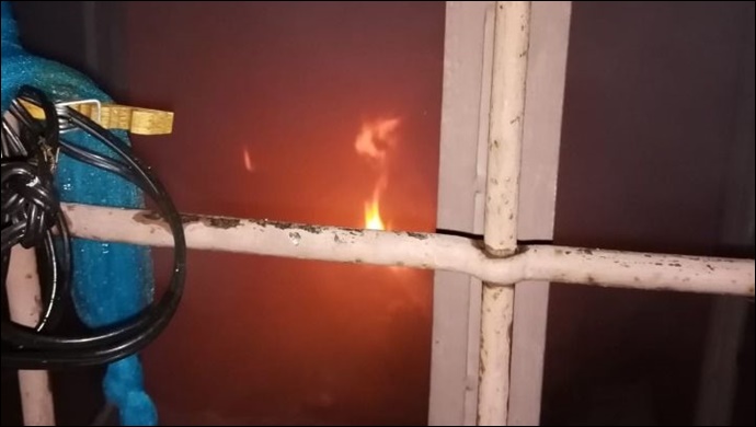 Eyyübiye`de ev küle döndü,2 kişi dumandan etkilendi
