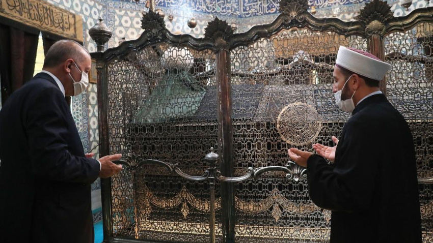 Cumhurbaşkanı Erdoğan Eyüpsultan Camii`nde dua etti